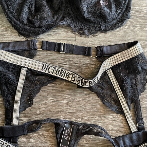 Victoria's Secret Black Lace Bra and Garter Set - Picture 6 of 10